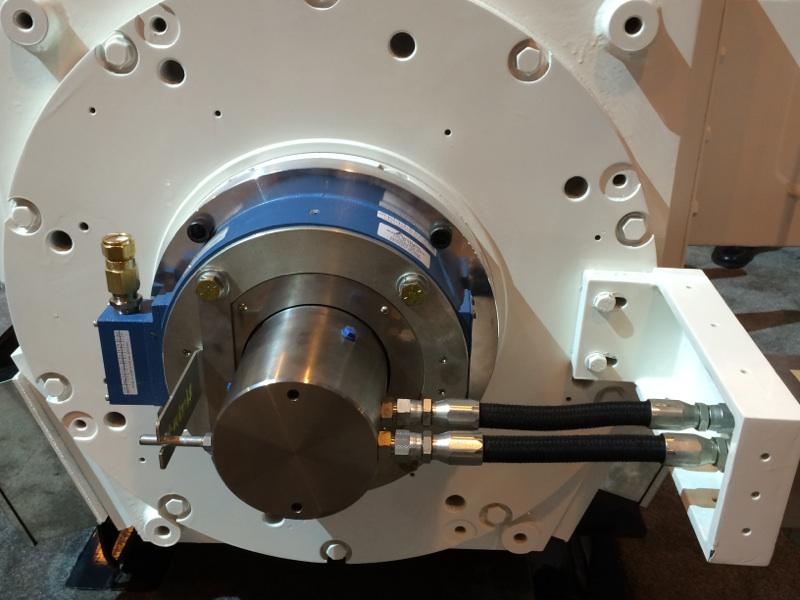 XR125_on_motor_with_liquid_pass-through